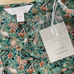 Lauren Conrad flutter sleeve blouse. Size XXL, NWT